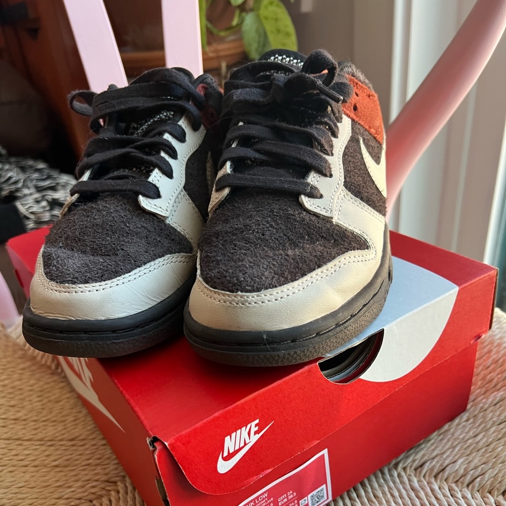 Nike Dunks Red Pandas women’s 7.5 boys 6